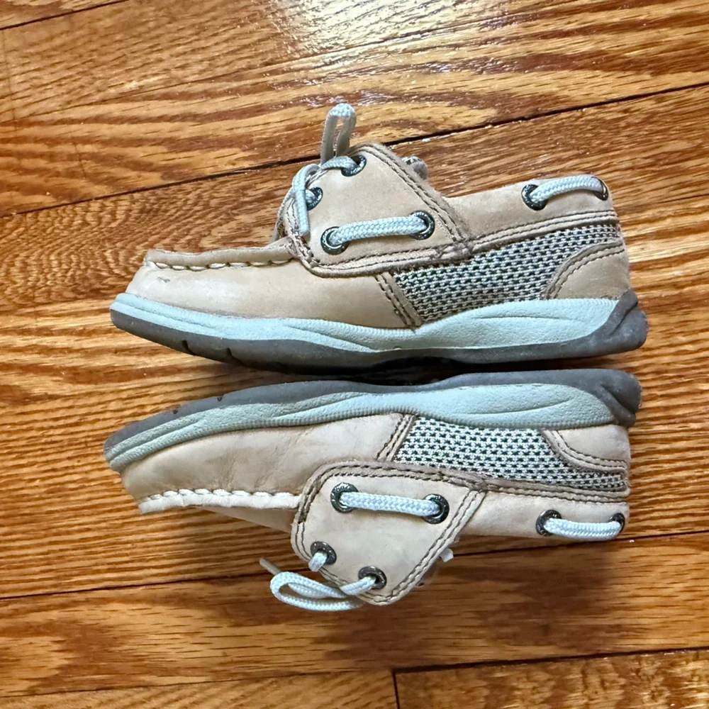 Sperry Kids Tan Boat Shoes size 7